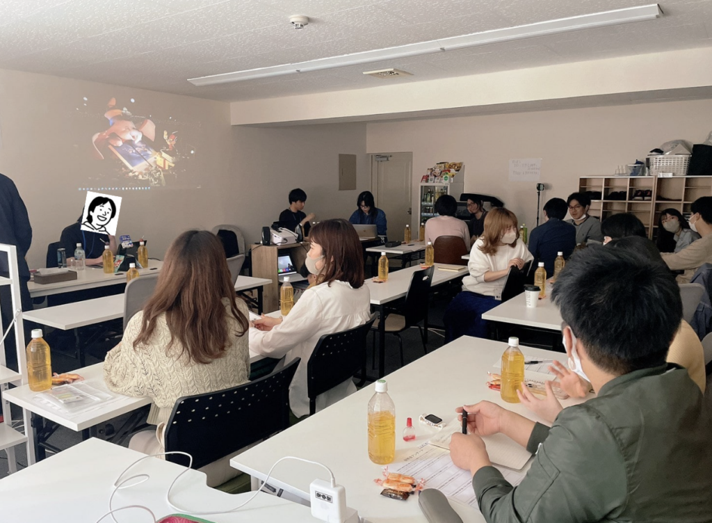 企業向けにマーケティングの講義をしているM