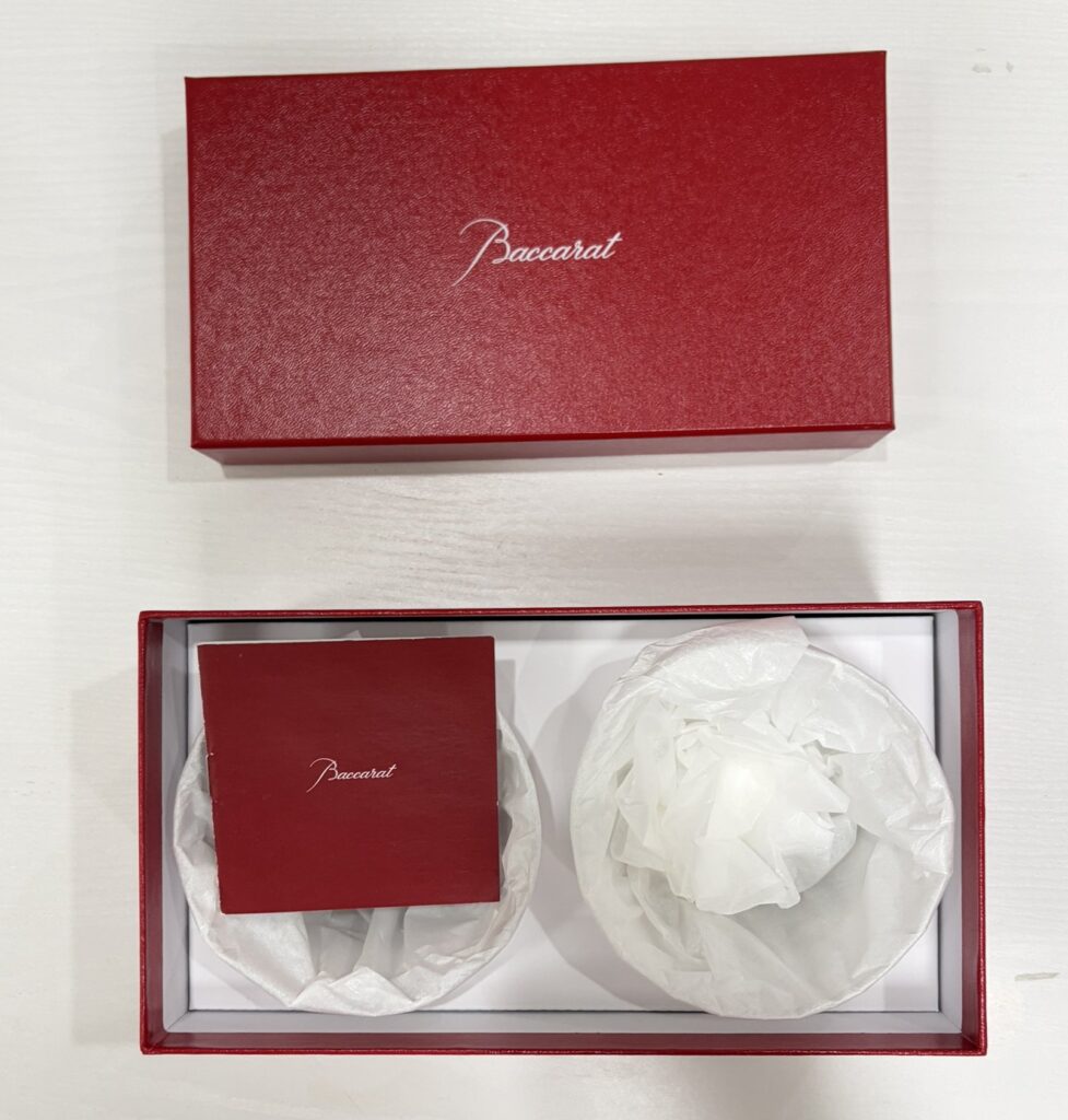 結婚祝いにマーケター仲間からもらったバカラの箱と中身