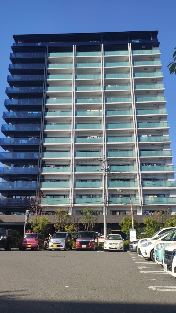 Twitterの案件で稼いで購入したマンションの外観